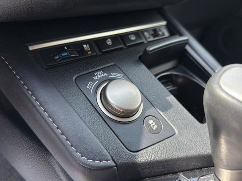 Used 2016 Lexus ES 350 w/ Luxury Package w/Wood Trim FWD image 26