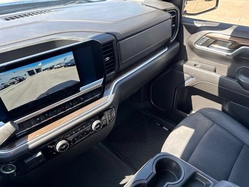 Used 2022 Chevrolet Silverado 1500 LT w/ Z71 Off-Road Package AWD/4WD image 62