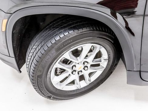 Used 2023 Chevrolet Traverse LS w/ Safety Package FWD image 12