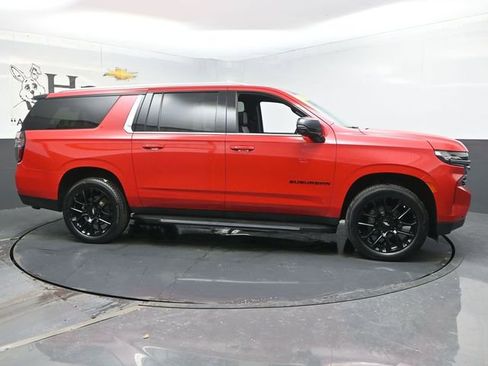 Used 2022 Chevrolet Suburban LT w/ LT Signature Plus Package image 1