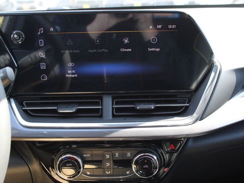New 2026 Chevrolet Trax ACTIV w/ Sunroof Package FWD image 16