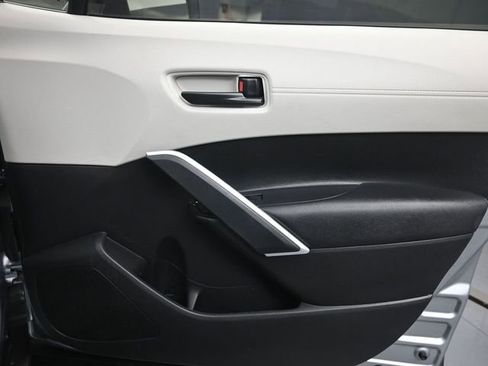 Used 2023 Toyota Corolla Cross L image 28