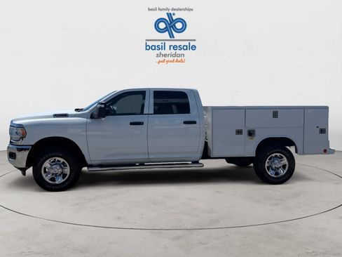 Used 2024 RAM 2500 Tradesman w/ Chrome Appearance Group AWD/4WD image 3