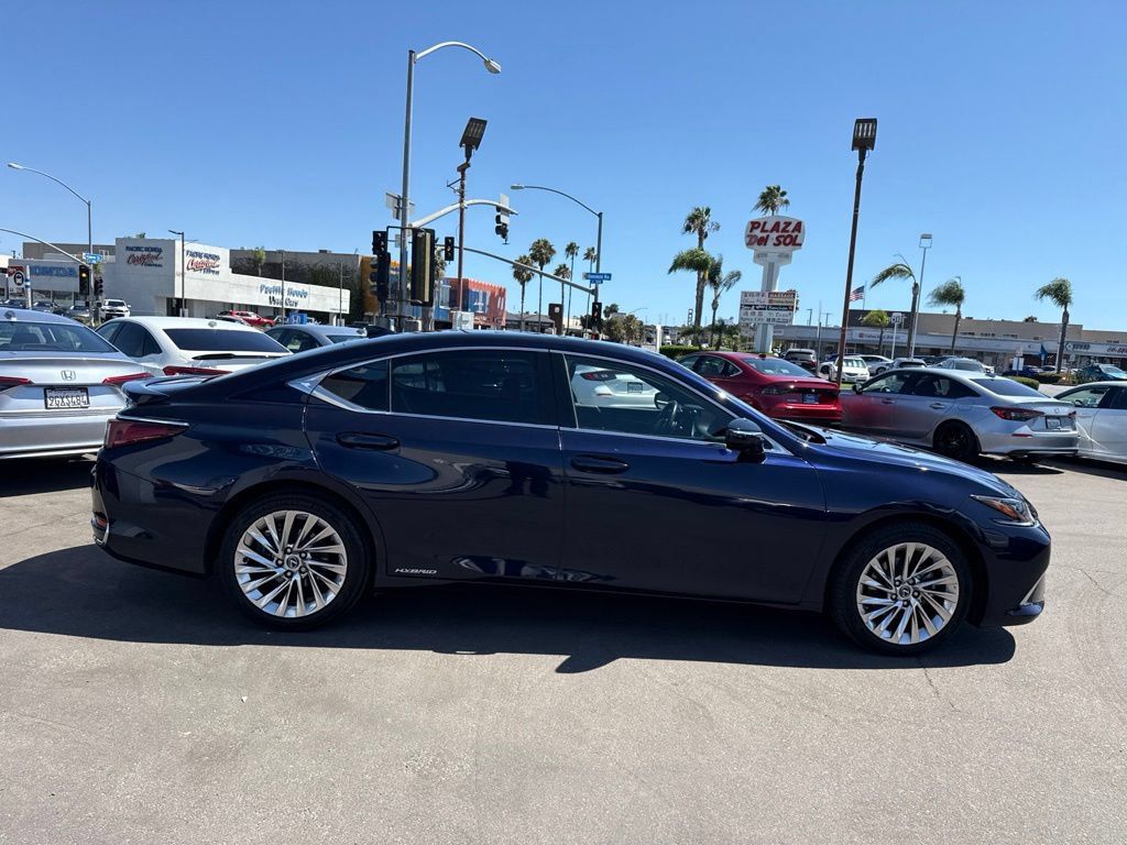 Used 2021 Lexus ES 300h w/ Accessory Package FWD image 8