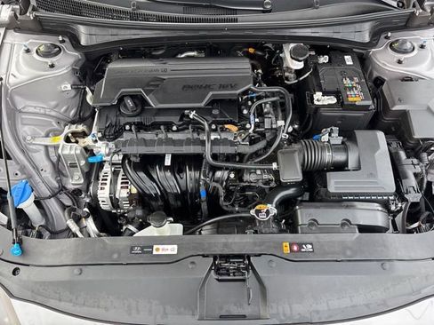 Used 2025 Hyundai Elantra Sport FWD image 19