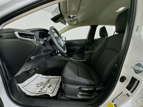 Used 2025 Toyota Corolla LE image 13
