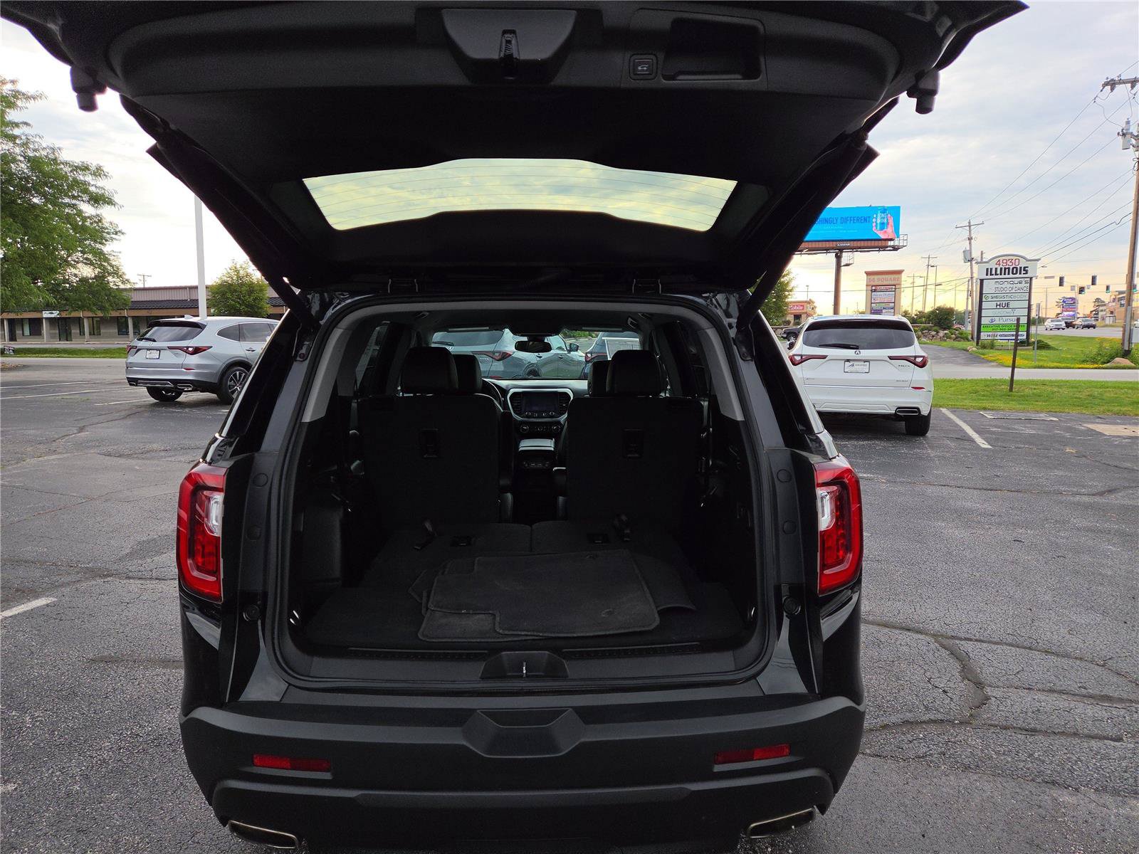 Used 2023 GMC Acadia SLT w/ Preferred Package AWD/4WD image 33