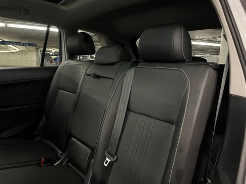 Used 2023 Volkswagen Tiguan SE w/ Panoramic Sunroof Package FWD image 19