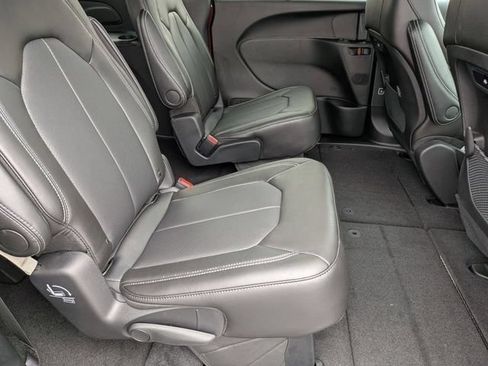 New 2027 Chrysler Pacifica Select FWD image 31