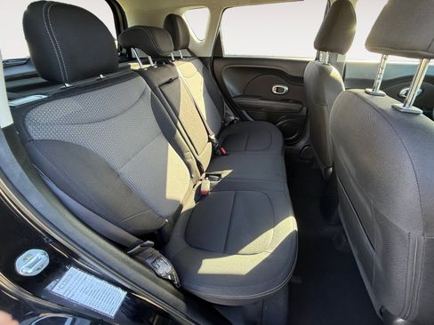 Used 2019 Kia Soul + image 18