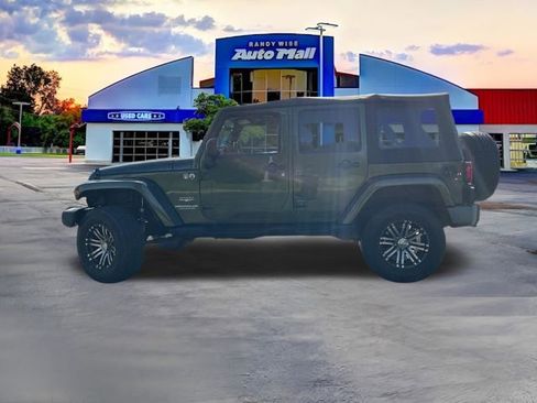 Used 2009 Jeep Wrangler Unlimited Sahara w/ Dual Top Group AWD/4WD image 3