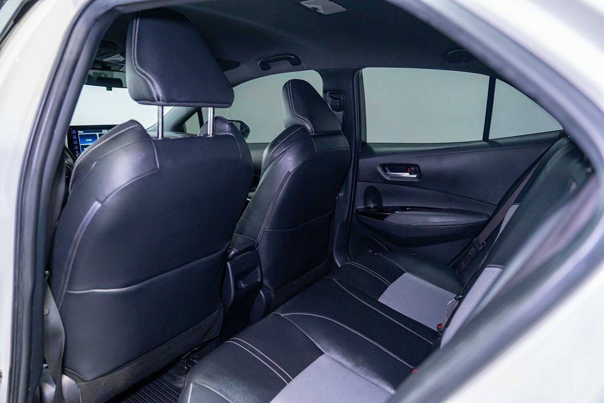 Used 2019 Toyota Corolla XSE FWD image 16