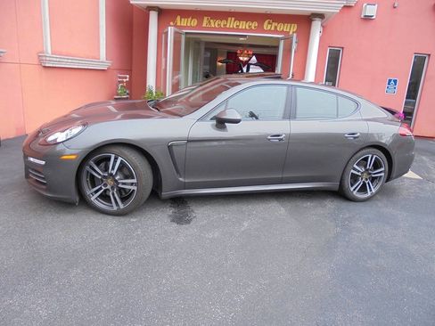 Used 2015 Porsche Panamera 4 AWD/4WD image 4