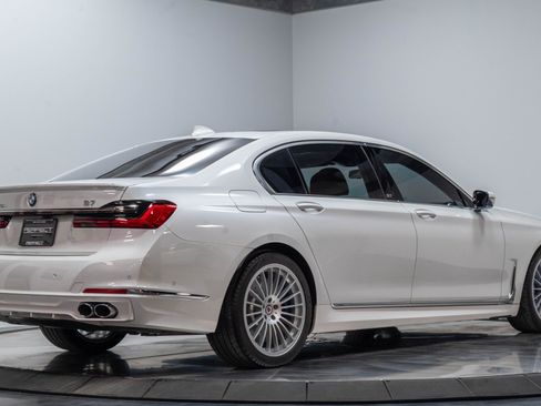 Used 2022 BMW ALPINA B7 xDrive AWD/4WD image 32