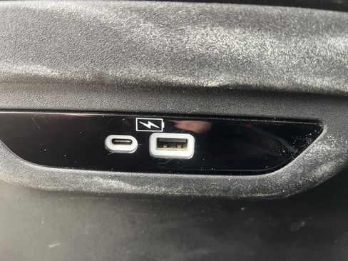 Used 2023 Chrysler Pacifica Limited FWD image 16