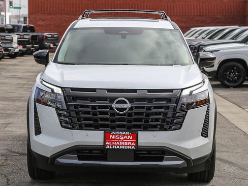 New 2026 Nissan Pathfinder SL image 3