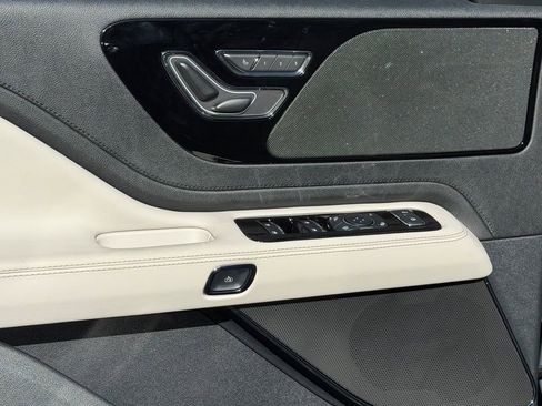New 2026 Lincoln Aviator AWD image 13