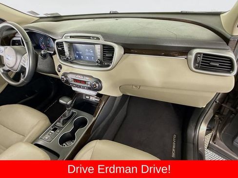 Used 2019 Kia Sorento EX FWD image 26