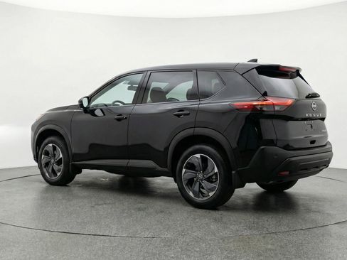 Used 2025 Nissan Rogue SV image 6