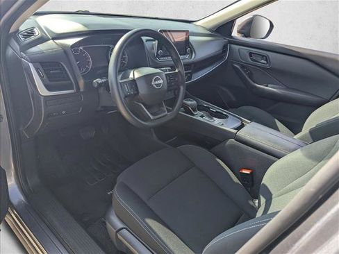 Used 2025 Nissan Rogue S image 9