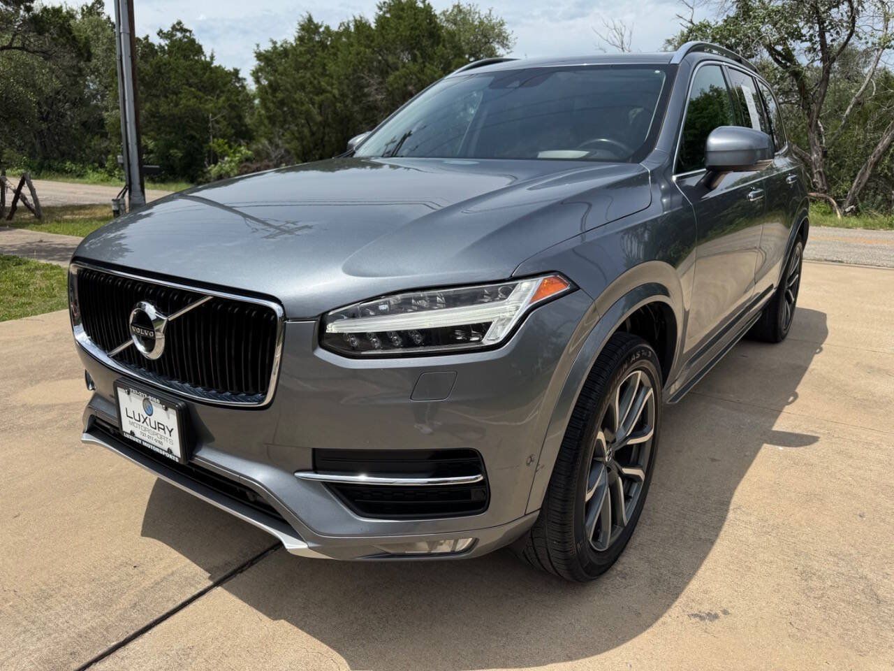Used 2017 Volvo XC90 T6 Momentum w/ Vision Package AWD/4WD image 5