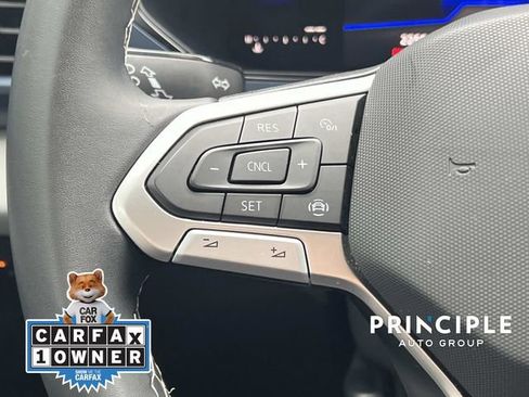 Certified 2022 Volkswagen Taos SE image 18