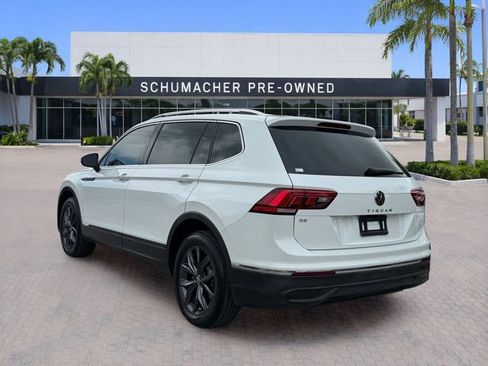 Used 2023 Volkswagen Tiguan SE w/ Panoramic Sunroof Package FWD image 5