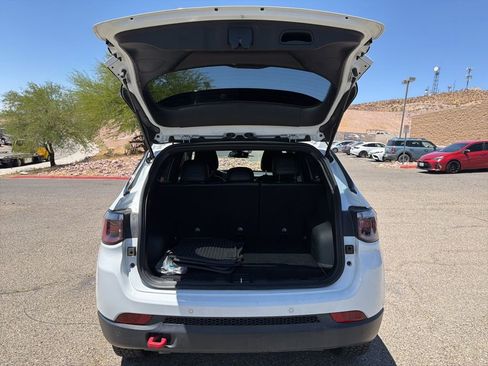 Used 2025 Jeep Compass Trailhawk AWD/4WD image 14