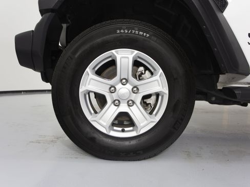 Used 2021 Jeep Wrangler Sport image 9