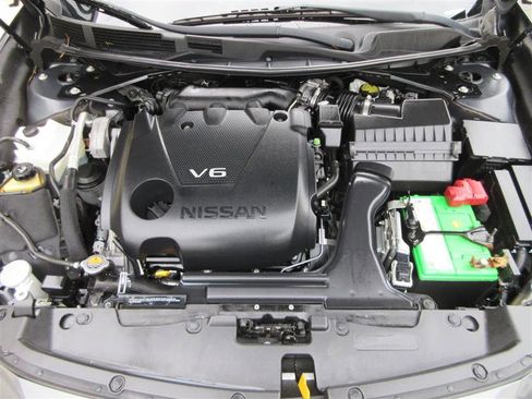 Used 2017 Nissan Maxima SR image 32