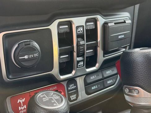 Used 2024 Jeep Wrangler Unlimited Rubicon 4xe AWD/4WD image 22