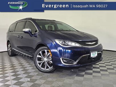 Used 2017 Chrysler Pacifica Limited w/ Advanced Safetytec Group