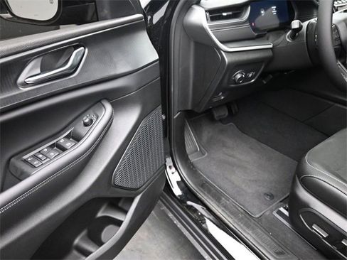 New 2025 Jeep Grand Cherokee L Altitude image 14