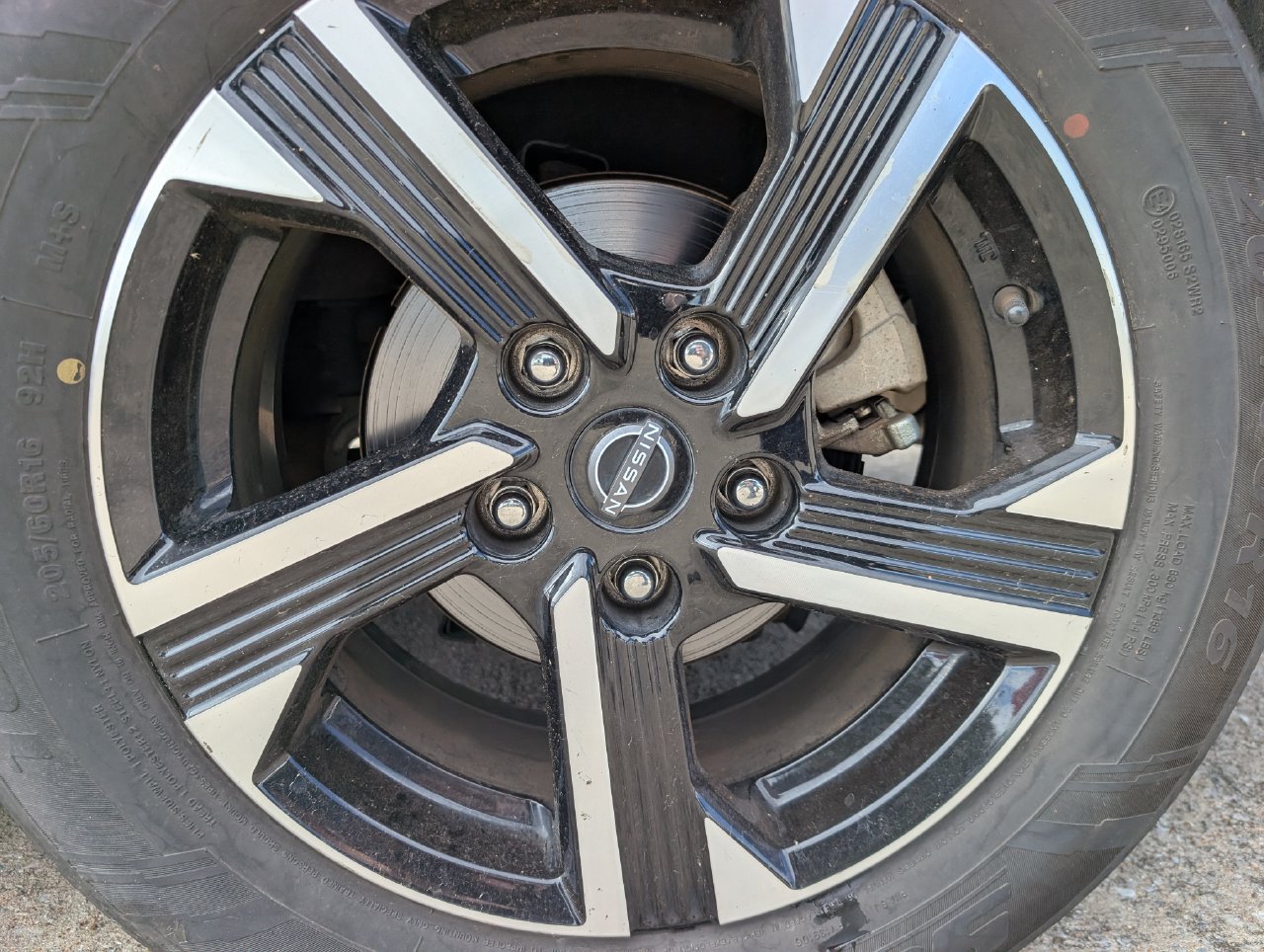 Used 2024 Nissan Sentra SV FWD image 7