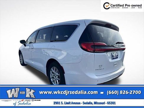 Certified 2023 Chrysler Pacifica Touring-L FWD image 8