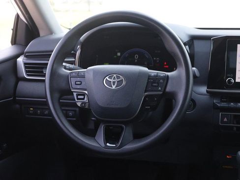 Used 2025 Toyota Camry LE image 23