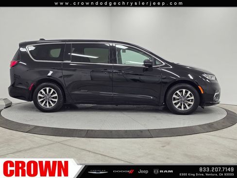 Used 2024 Chrysler Pacifica Limited FWD image 8
