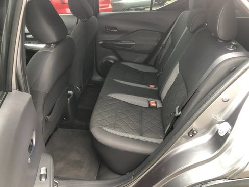 Used 2019 Nissan Kicks SV image 10