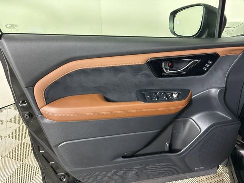 Used 2025 Subaru Forester Touring w/ Protection Package image 14