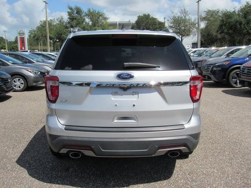 Used 2018 Ford Explorer XLT image 5