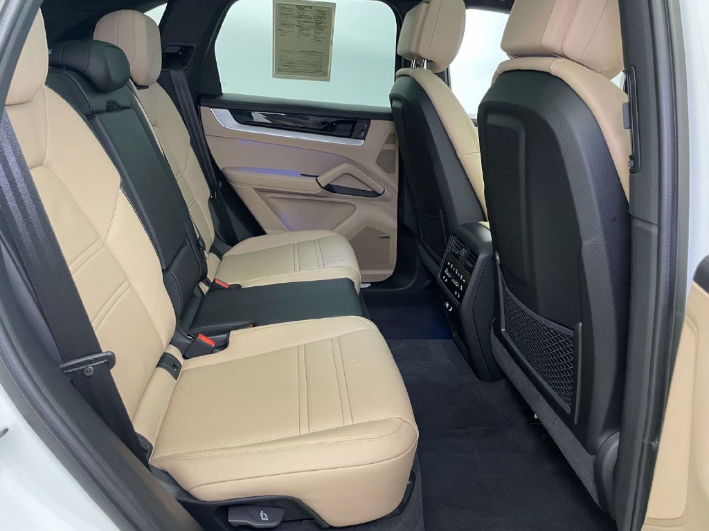 Certified 2024 Porsche Cayenne AWD/4WD image 22