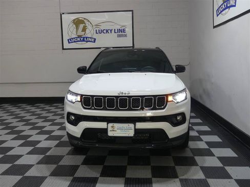 Used 2023 Jeep Compass Limited AWD/4WD image 2