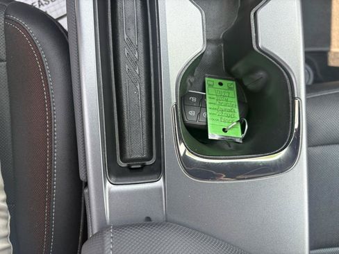 Used 2024 Chevrolet Equinox EV RS FWD image 28