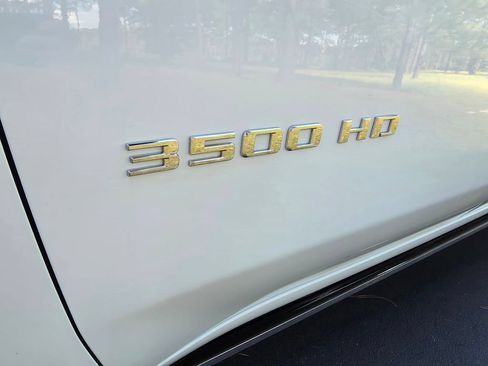 Used 2022 Chevrolet Silverado 3500 High Country w/ Technology Package AWD/4WD image 10
