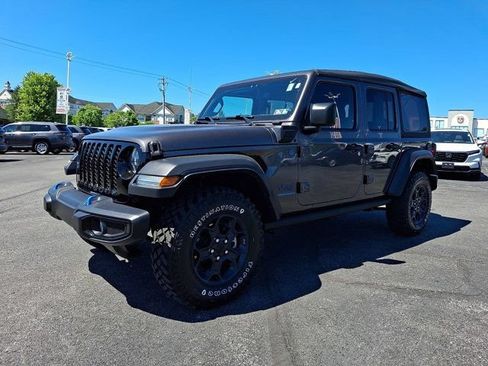 Used 2023 Jeep Wrangler Unlimited w/ 8.4" Radio Group AWD/4WD image 3