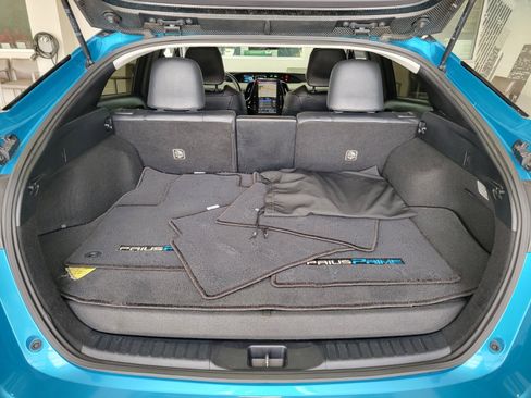 Used 2019 Toyota Prius Prime Premium w/ Carpet Mat Package FWD image 13