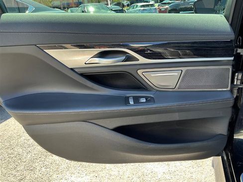 Used 2019 BMW 750i xDrive w/ M Sport Package image 36