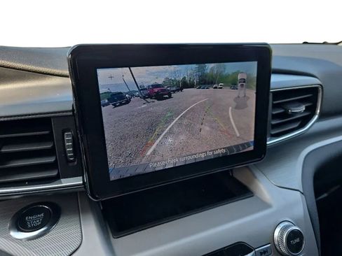 Used 2022 Ford Explorer XLT w/ Equipment Group 202A AWD/4WD image 28