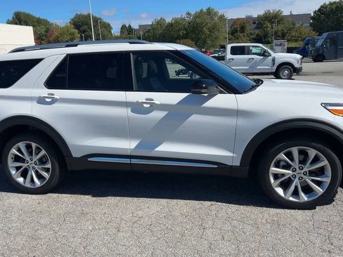 Used 2022 Ford Explorer Platinum w/ Equipment Group 601A image 12