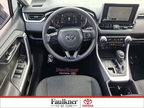 Used 2025 Toyota RAV4 XLE AWD/4WD image 11